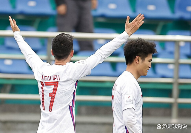 泰国队逆转韩国队，黄鸭组合统治全场