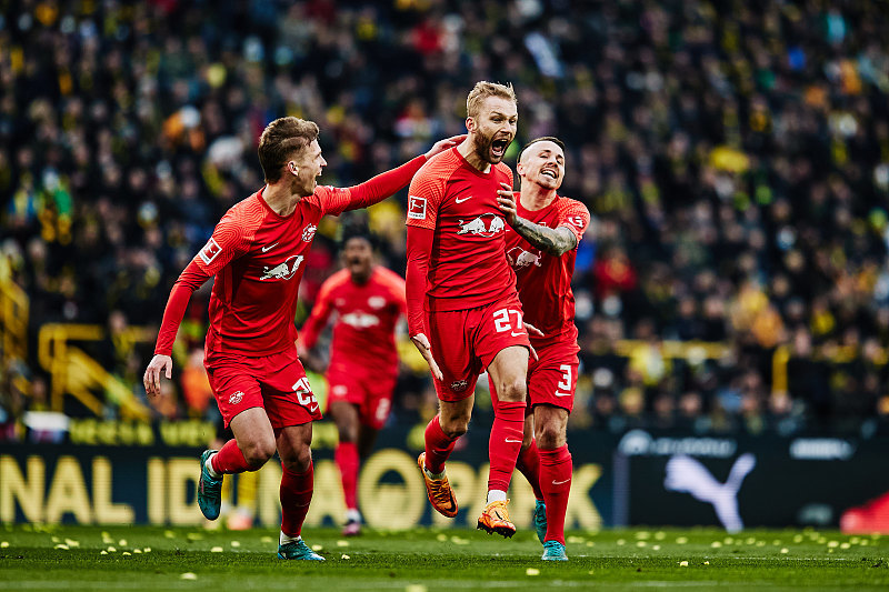 雷速体育直播入口-塞维利亚翻盘莱比锡红牛，伊布状态火热