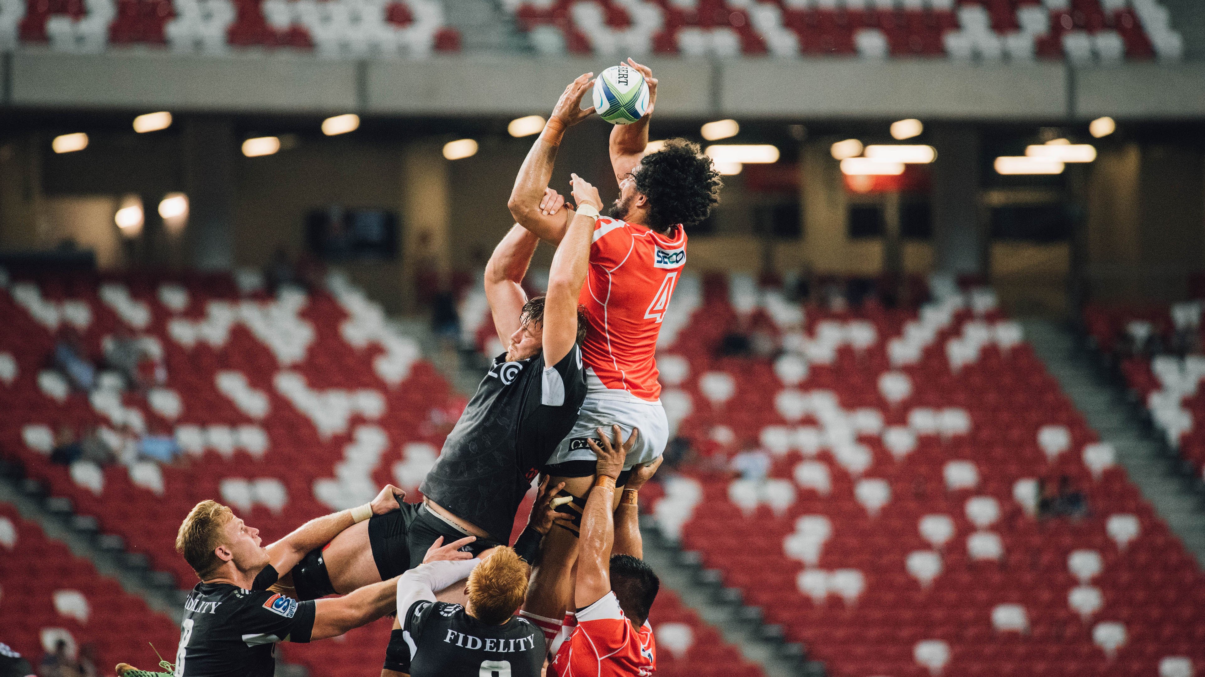 布鲁诺末节接管比赛，F1新赛季揭幕战之夜的唯一性传奇