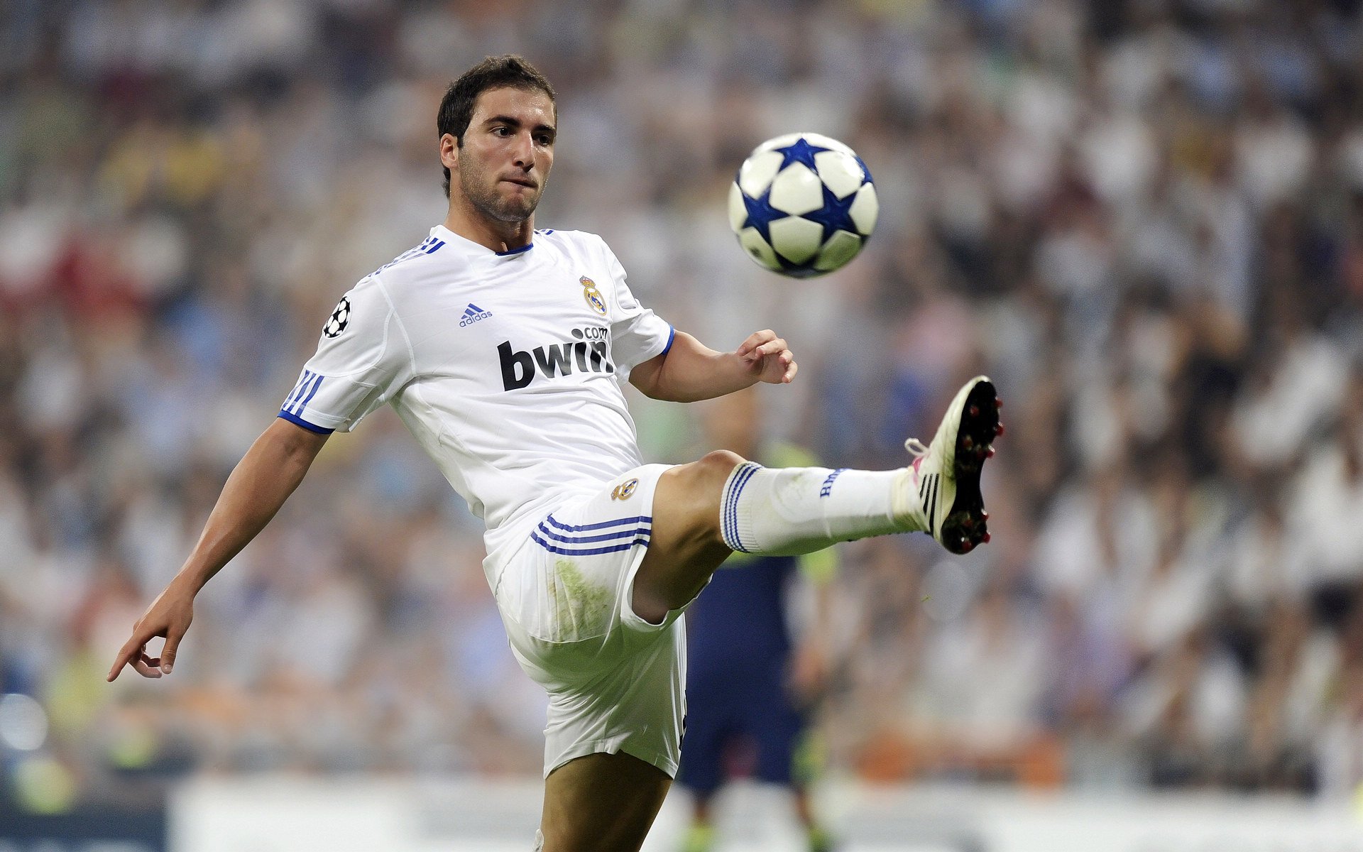 玻利维亚血拼那不勒斯，努涅斯在世界排名争夺战中接管比赛